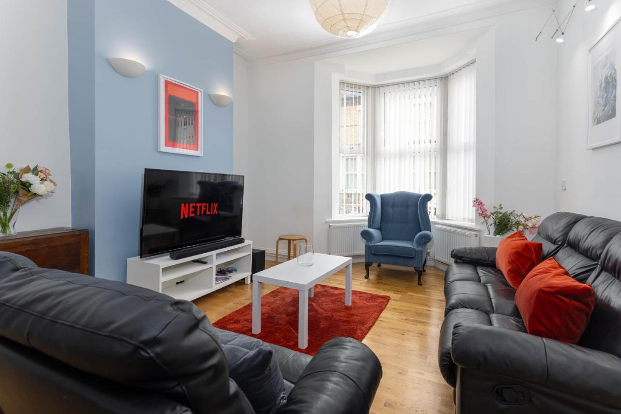 Air Host & Stay - Rockfield House - Sleeps 8 Ливерпуль Экстерьер фото