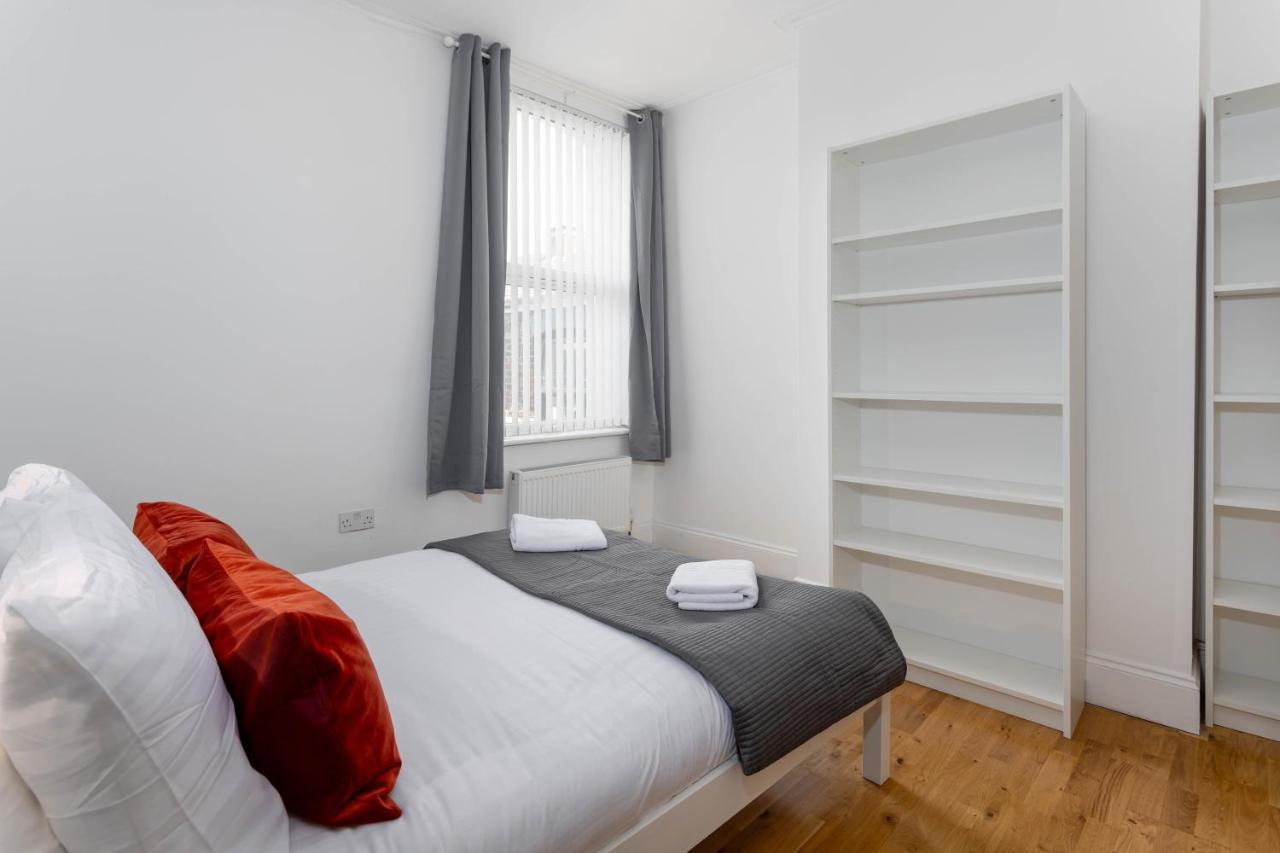 Air Host & Stay - Rockfield House - Sleeps 8 Ливерпуль Экстерьер фото