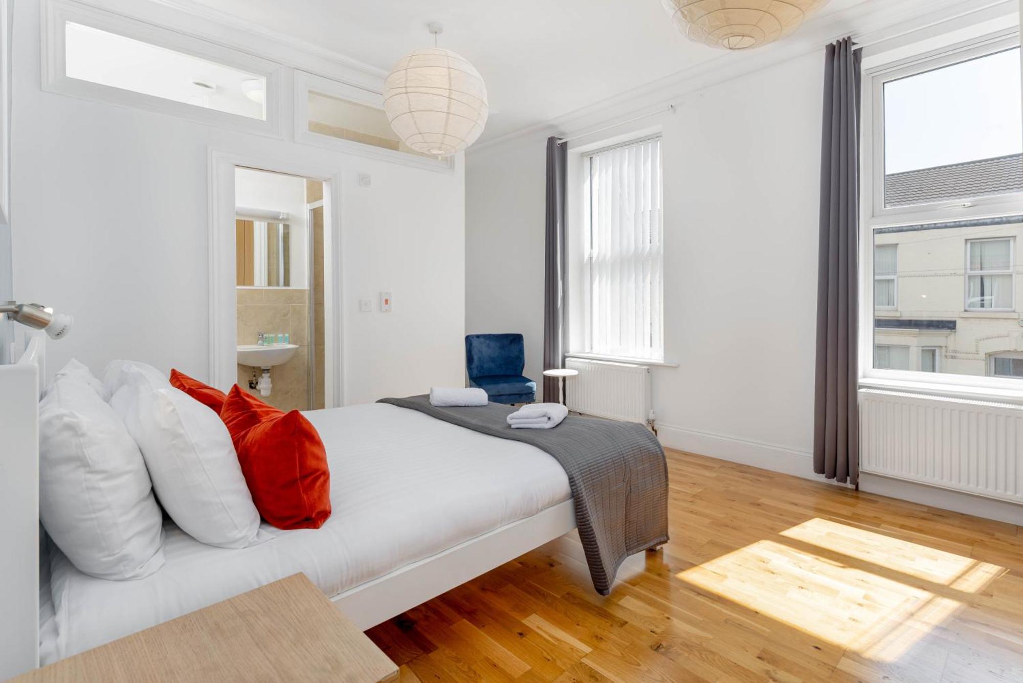Air Host & Stay - Rockfield House - Sleeps 8 Ливерпуль Экстерьер фото