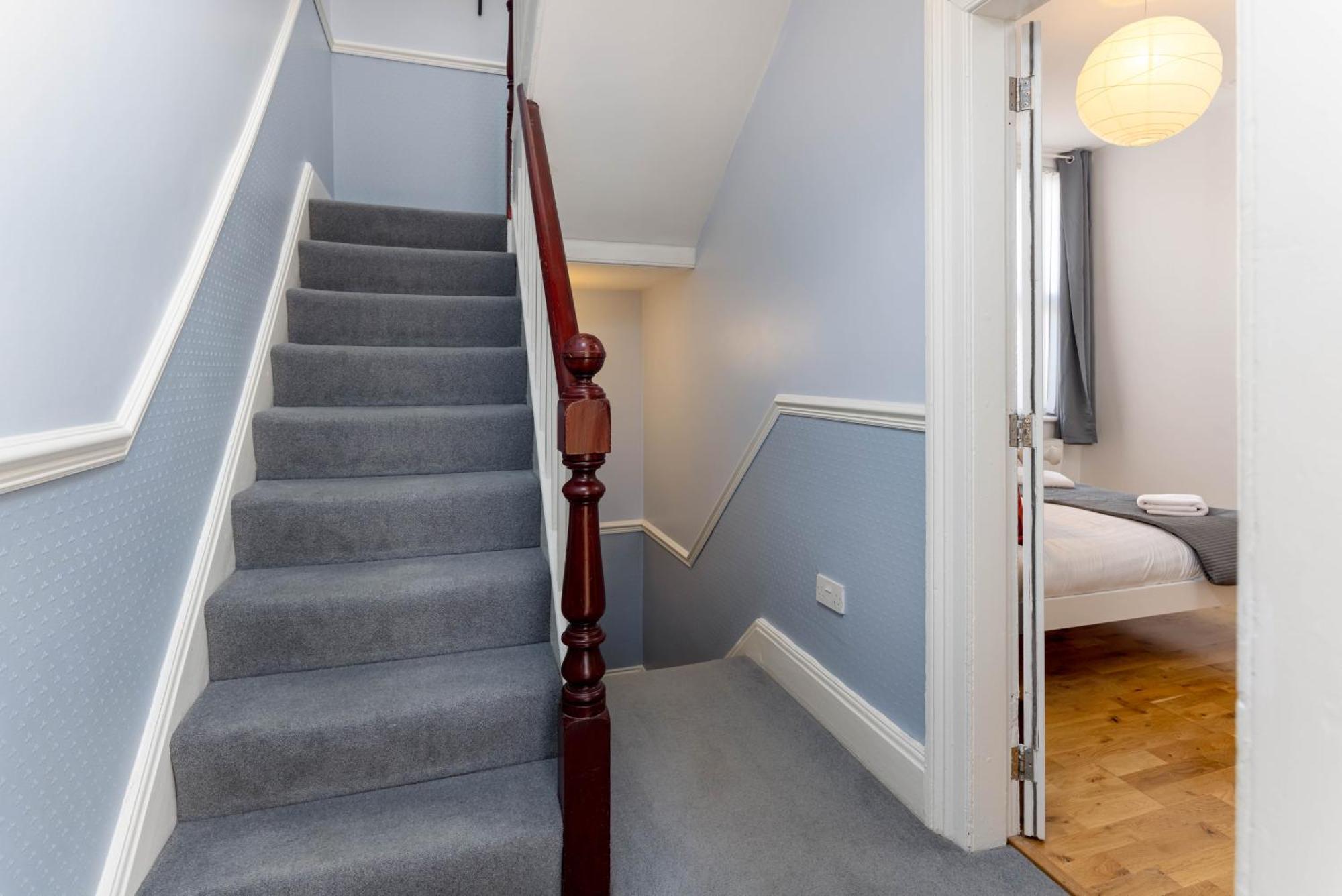 Air Host & Stay - Rockfield House - Sleeps 8 Ливерпуль Экстерьер фото