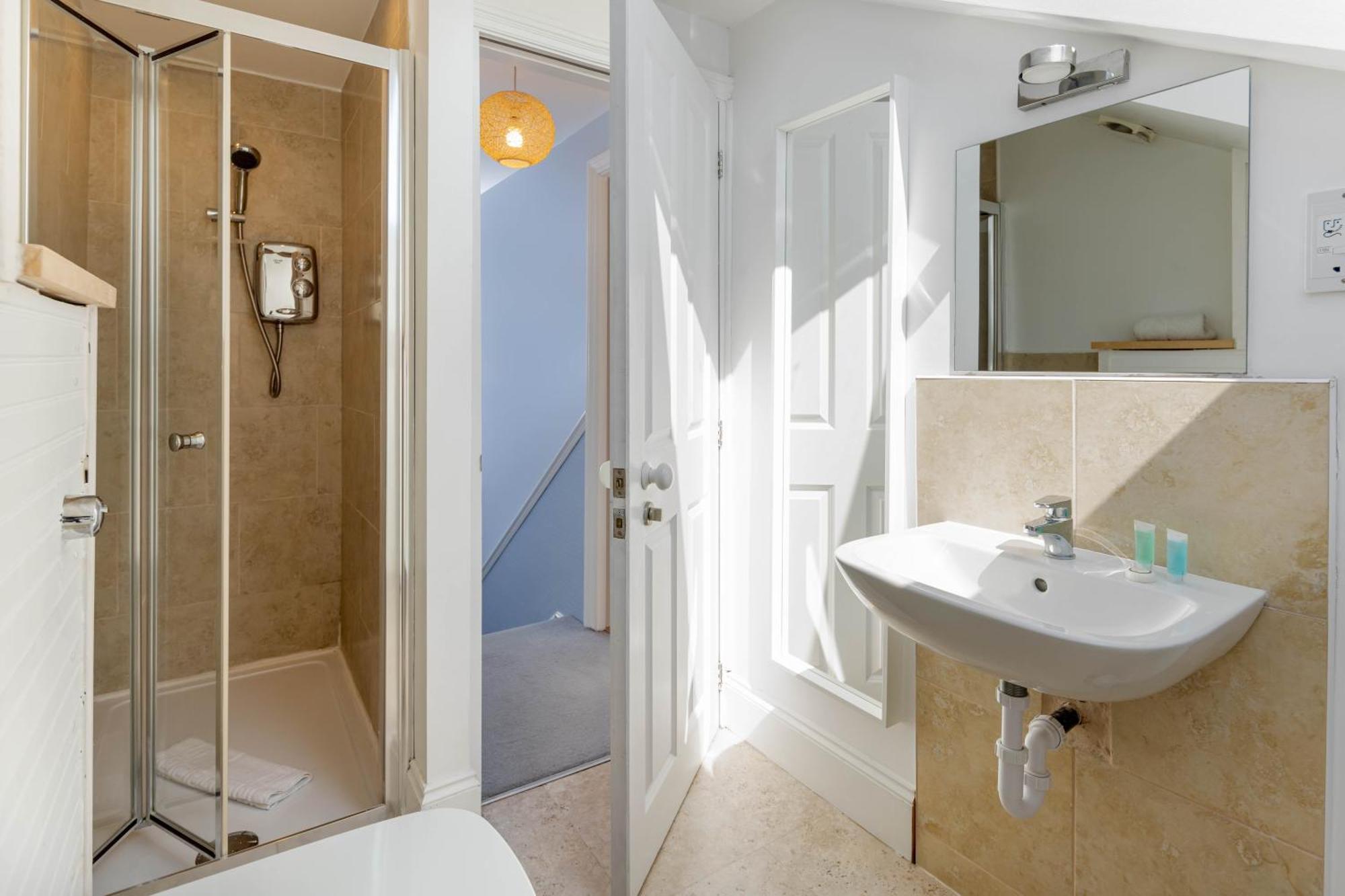 Air Host & Stay - Rockfield House - Sleeps 8 Ливерпуль Экстерьер фото